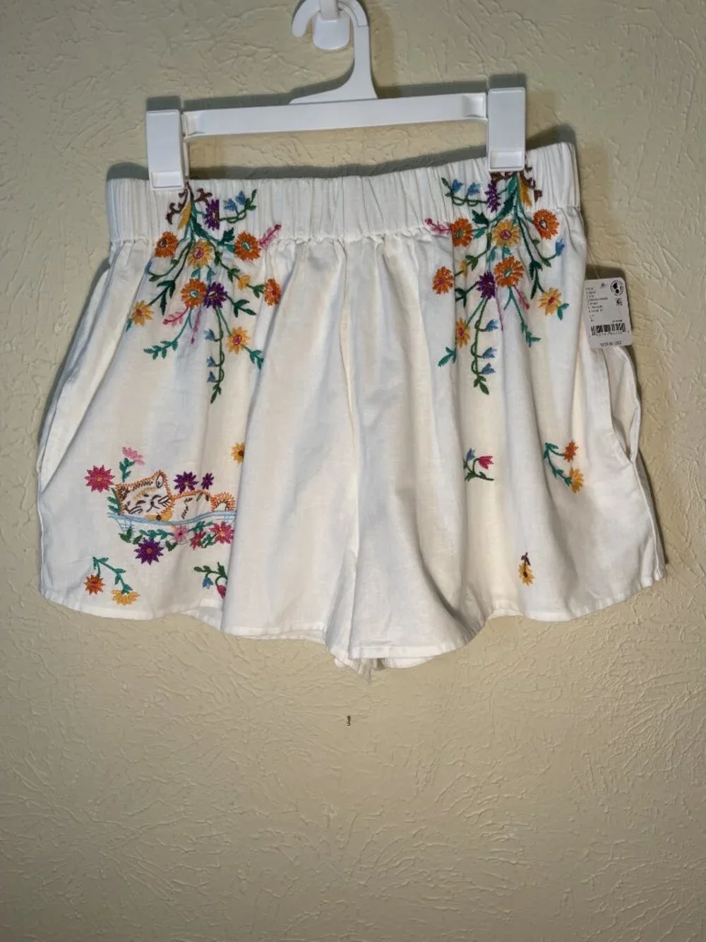 Embroidered White Floral Cotton Shorts
